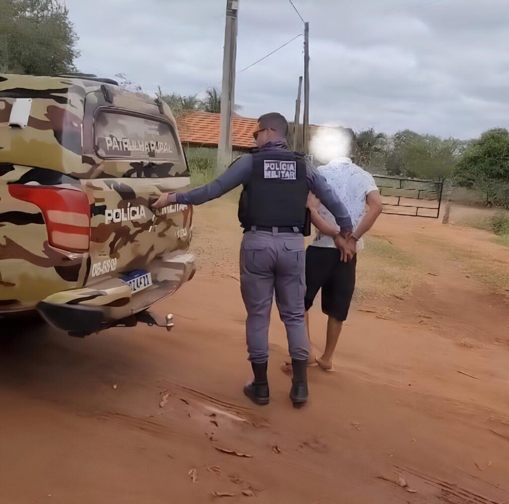 Polícia Militar cumpre mandado de prisão e encontra entorpecentes com suspeito durante abordagem
