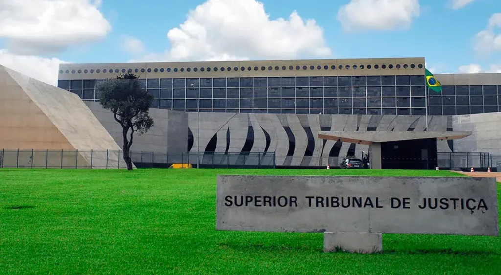 STJ absolve ex-secretário do DF