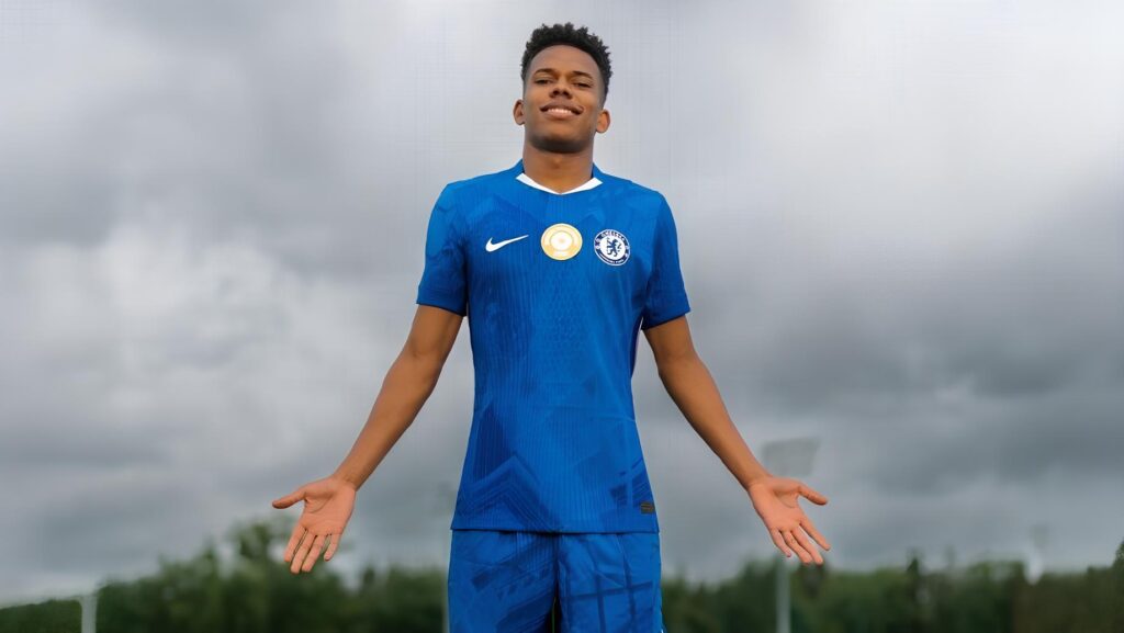 Estêvão concorre ao Troféu Kopa de melhor jogador sub-21